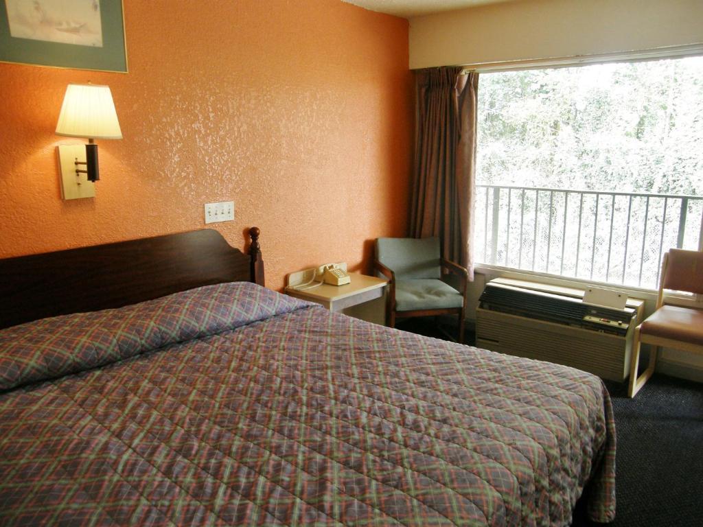 Economy Inn - Wesley Chapel Decatur Room photo